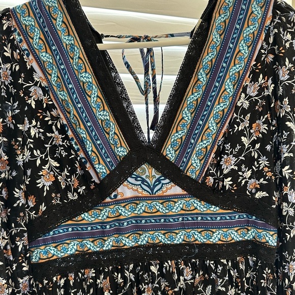 In Loom Floral Back Lace V-Neck Dress - Picture 2 of 7